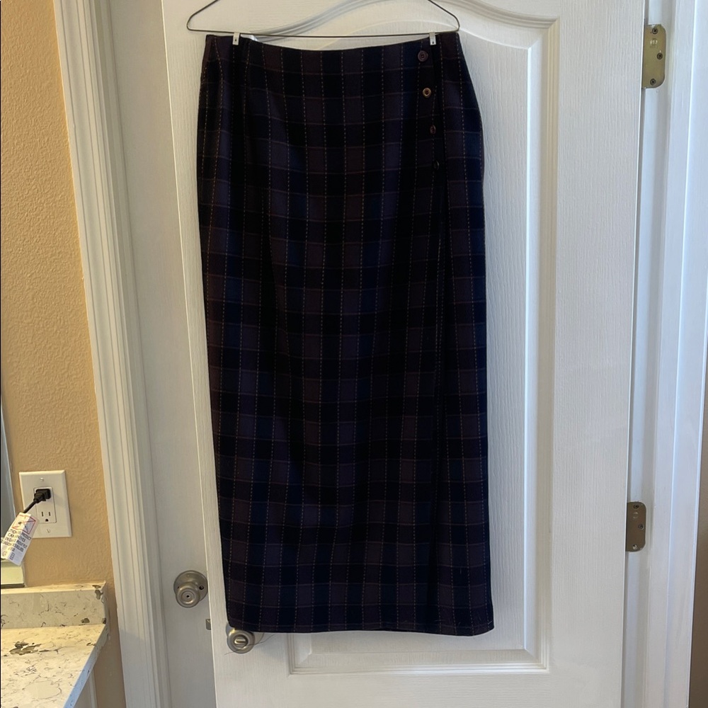 Chic Checkered Pencil Skirt - Black and Purple